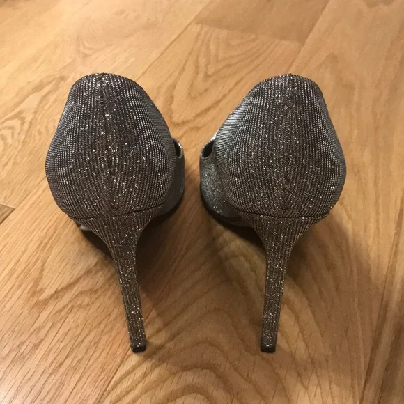 Saint Laurent Glitter Pointed-Toe Silver Pumps - Picture 4 of 8